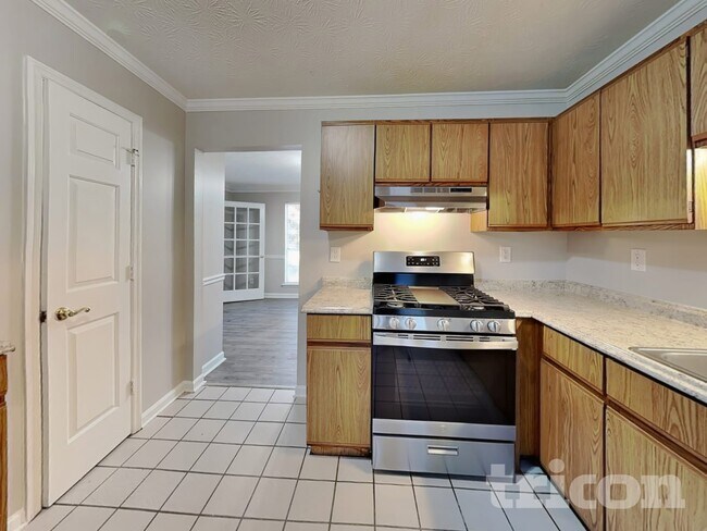 Foto del edificio - 5625 Longbow Dr