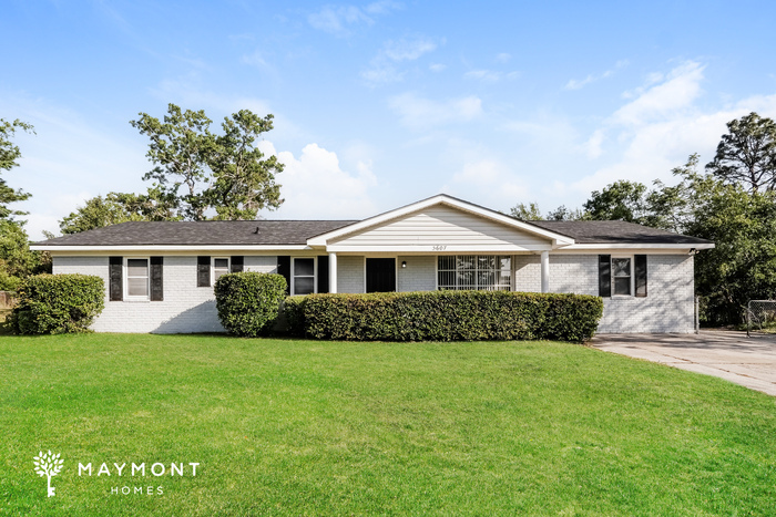 Foto principal - All Brick 4 Bedroom