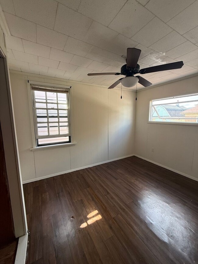 Building Photo - 205 3rd Ave