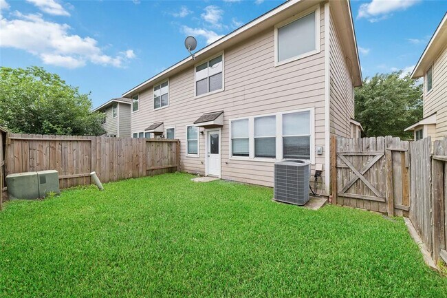 Building Photo - 8734 Rainglen Ln