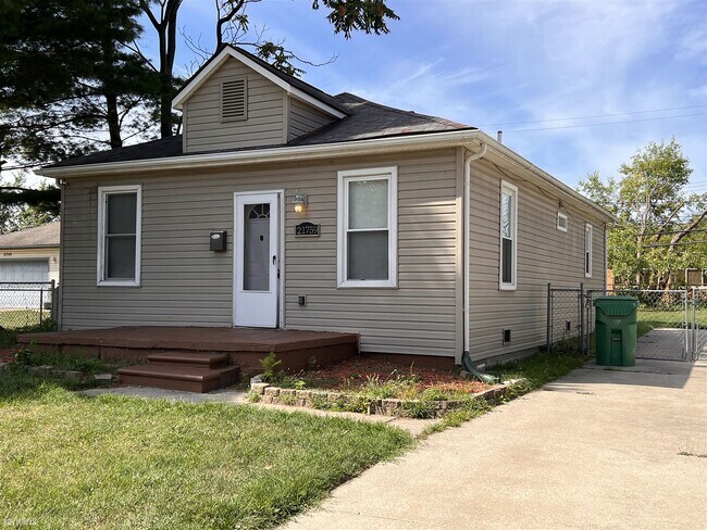 Building Photo - 2 br, 1.5 bath House - 21759 Shakespeare Ave