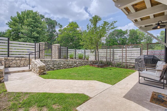 Building Photo - 3809 Valley View Rd