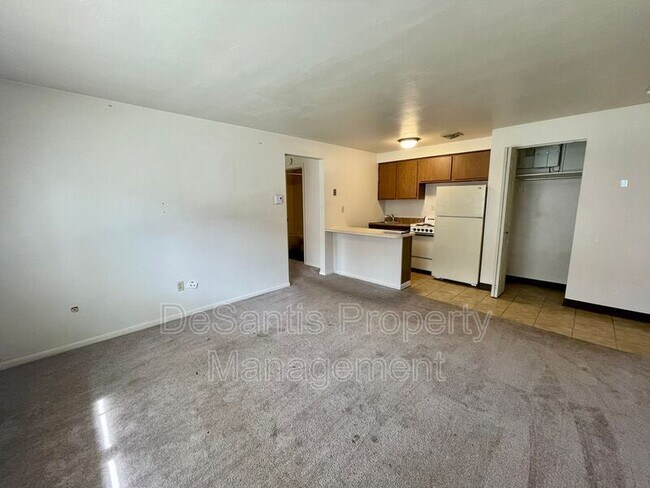 Building Photo - 412 Lunar Ln