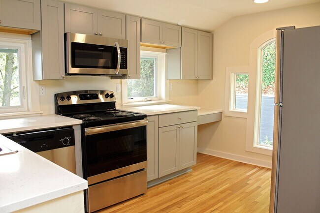 Foto del edificio - 2400 SW Hoffman Ave