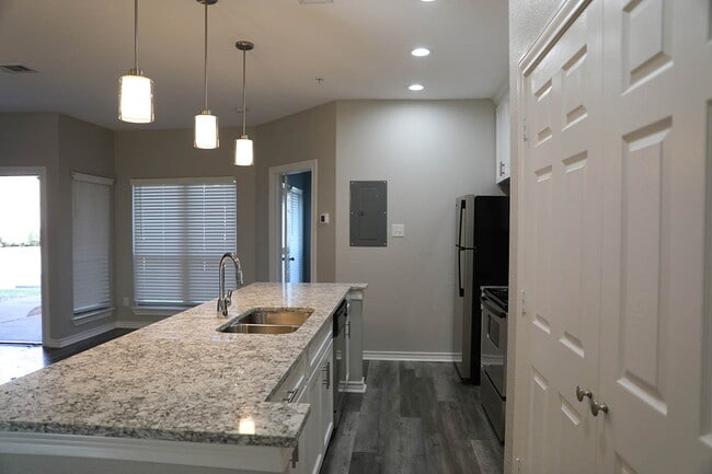 Building Photo - Bernard