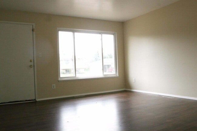Building Photo - 633 Onandaga Ave