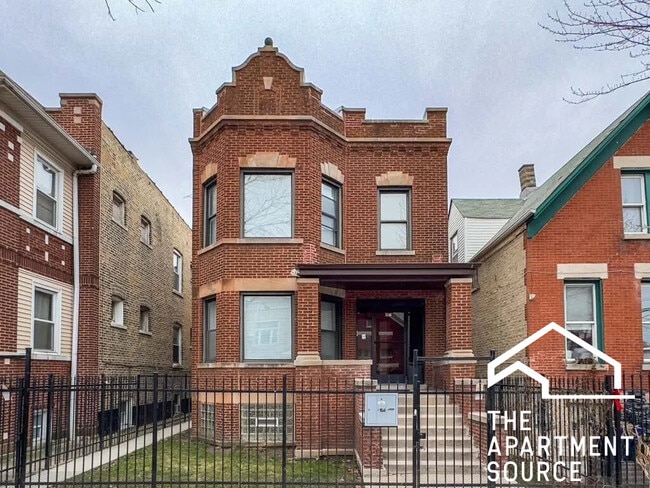 Foto del edificio - 1536 N Hamlin Ave
