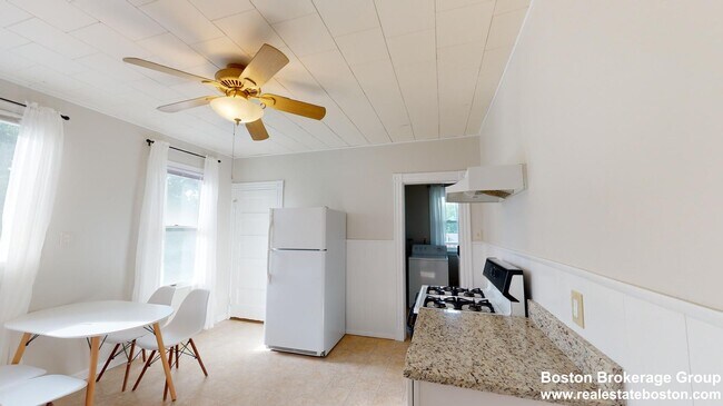 Foto del edificio - 30 Roseclair St