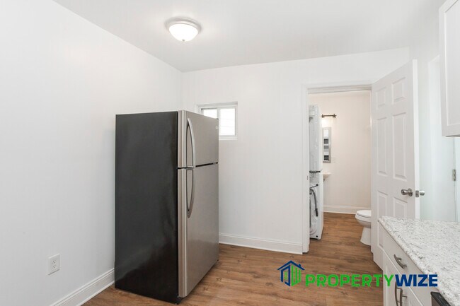 Foto del edificio - 2702 Woodview Rd