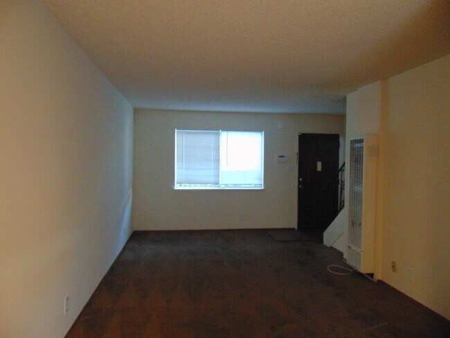 Foto del edificio - 373 Rodeo Ave