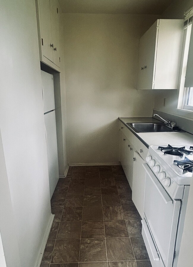 Building Photo - 1-Bedroom in Midland's Heart of the City $...