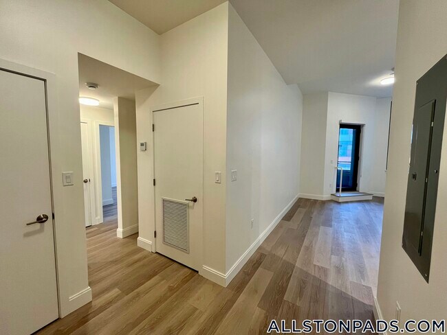 Foto del edificio - 1079 Commonwealth Ave