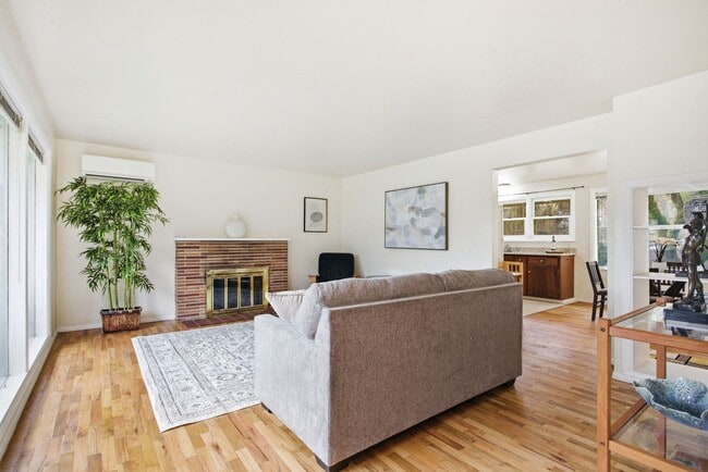 Foto del edificio - 3 Bedroom House in Southwest Eugene