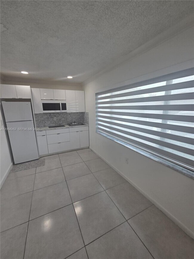 Building Photo - 1235 SW 136th Pl