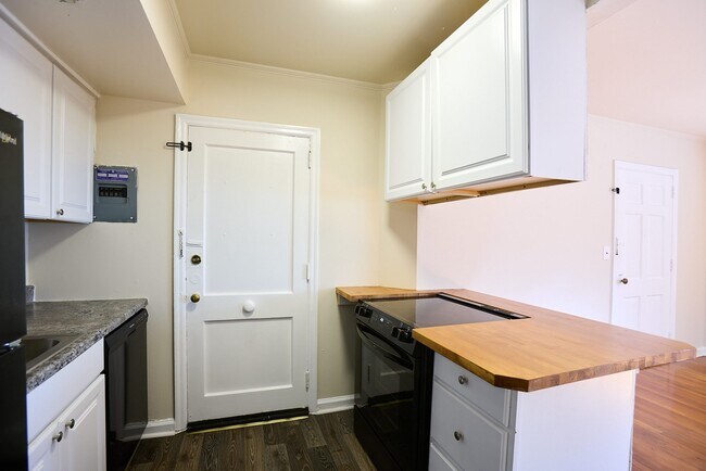 Building Photo - 1339 Briarwood Dr NE