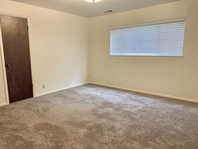 Building Photo - 1043 S 800 E