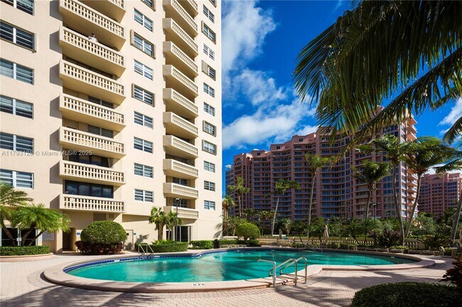 Foto del edificio - 90 Edgewater Dr