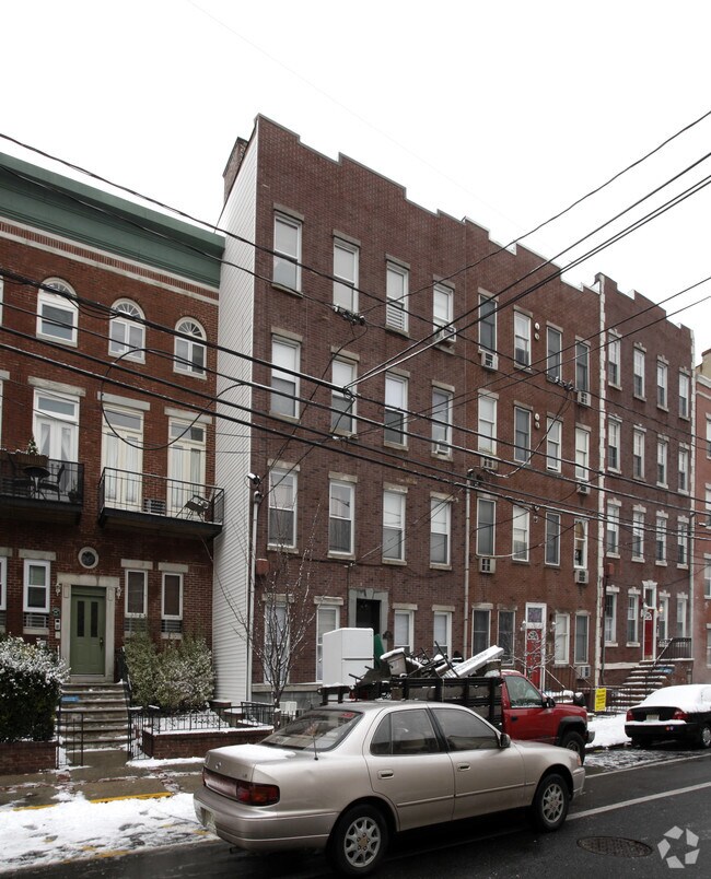 Building Photo - 220 Madison St