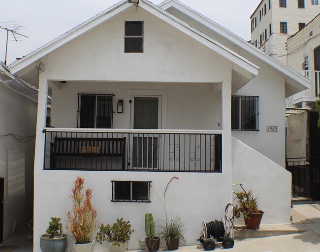 Foto del edificio - 1323 Lilac Ter