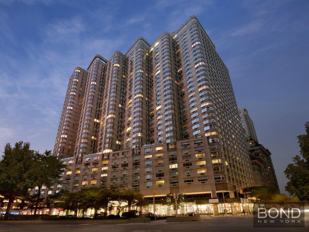 Foto principal - 30 W 63rd St