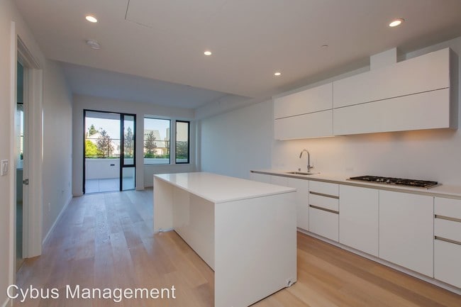 Building Photo - 1 br, 1.5 bath House - 1650 Broadway #105