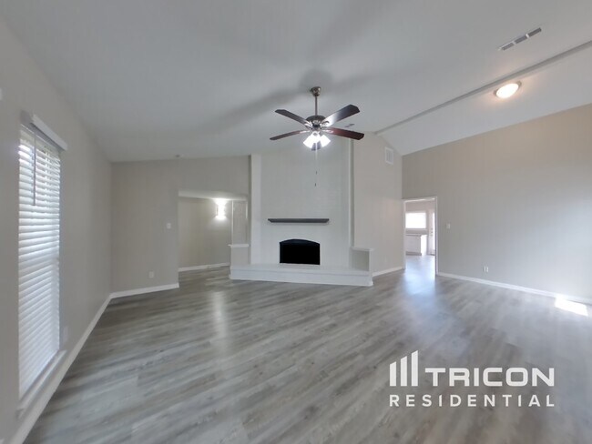 Building Photo - 496 Justice Dr