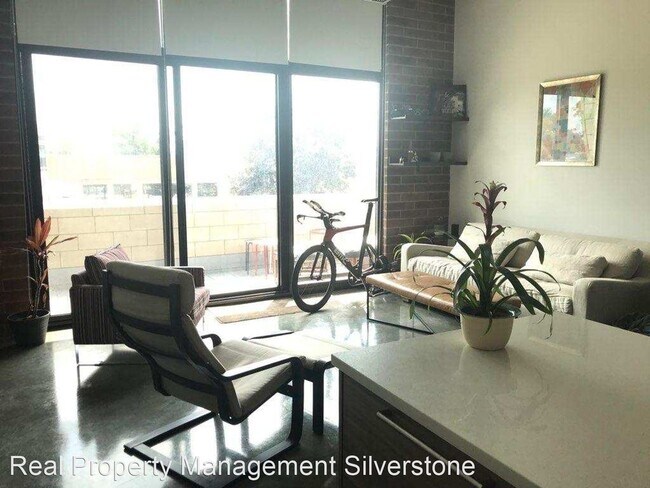 Foto del edificio - 211 E 9 Mile Rd