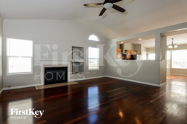 Foto del edificio - 3107 Crestwell Dr