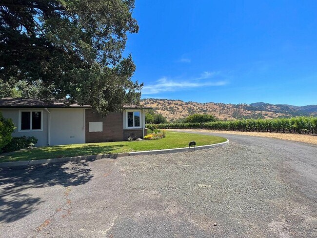 Building Photo - Beautiful Gated Yountville Home Surrounded...