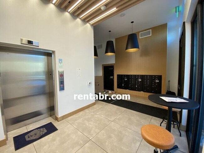 Building Photo - Sophisticated One Bedroom in the Heart of ...