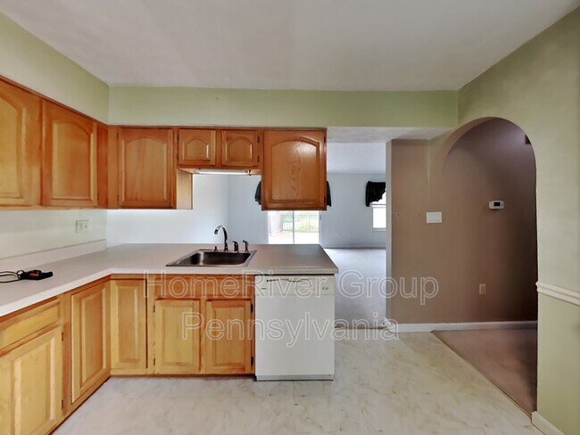 Building Photo - 619 Carters Grove Dr