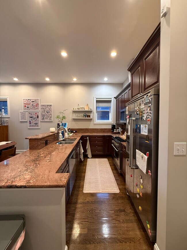 Foto del edificio - 1116 W Hubbard St