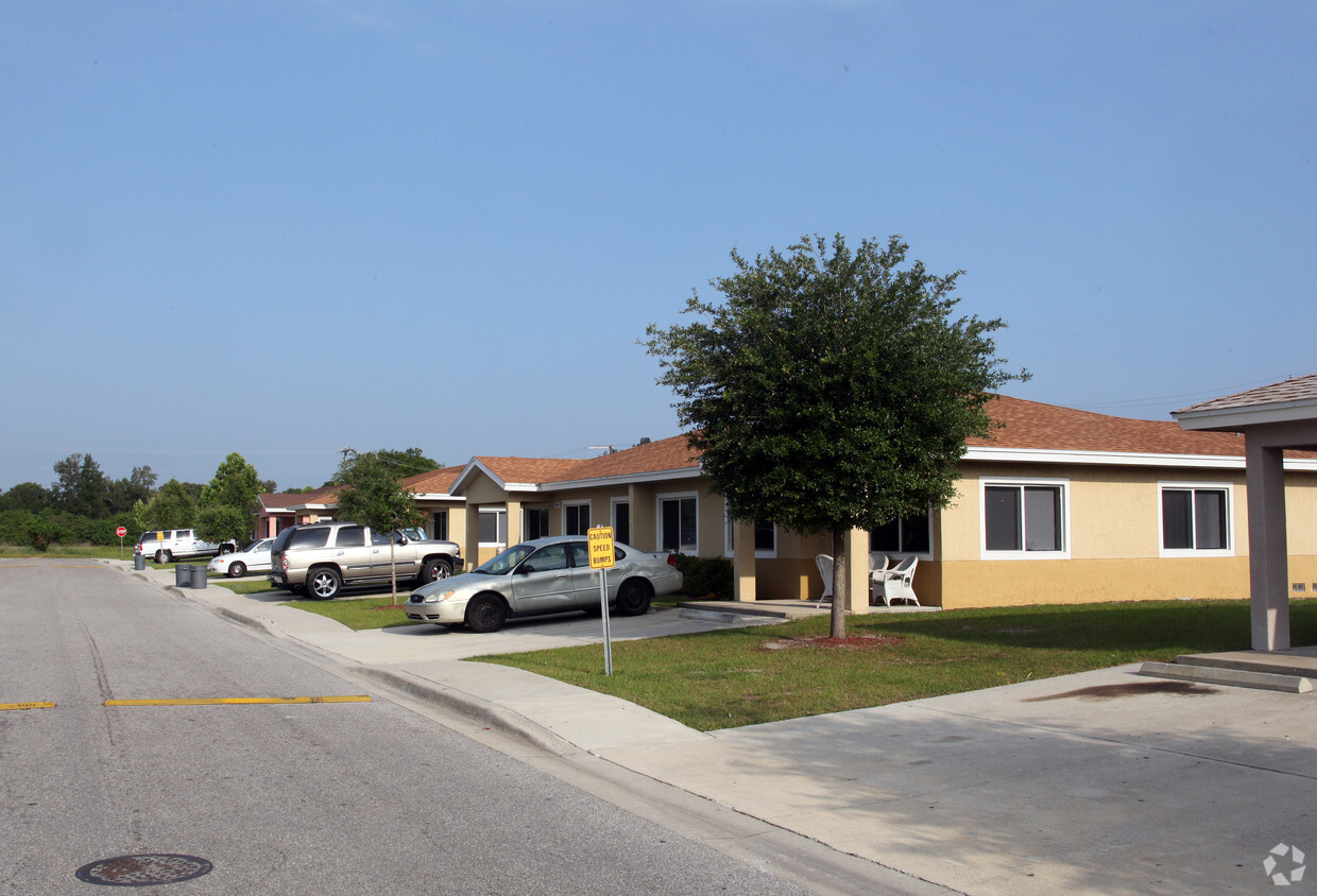 Building Photo - Manatee Village