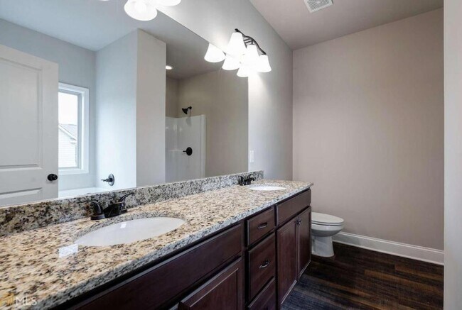 Foto del edificio - 5885 Ridgedale Ct