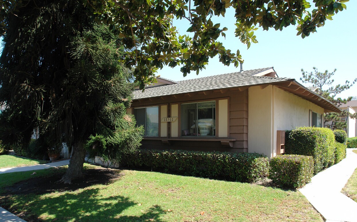 Building Photo - 15702 Graham St