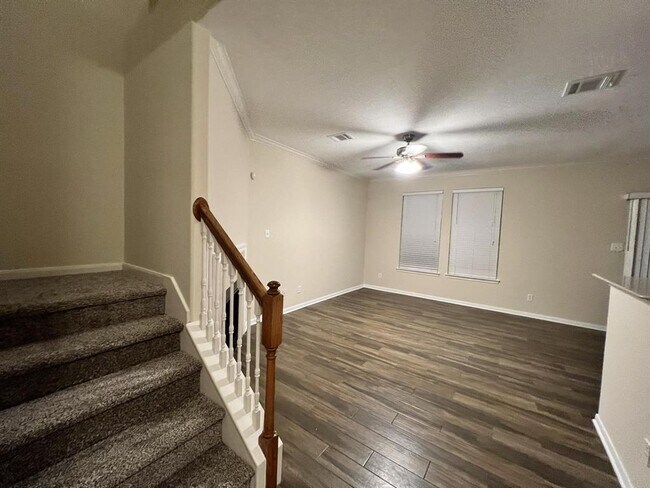 Foto del edificio - 16032 Limestone Lake Dr