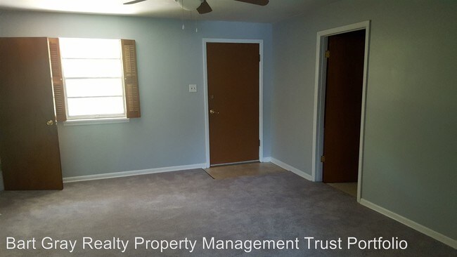 Building Photo - 5 E 56th Pl