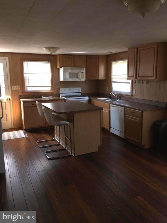 Building Photo - 402 Dorsey Ave