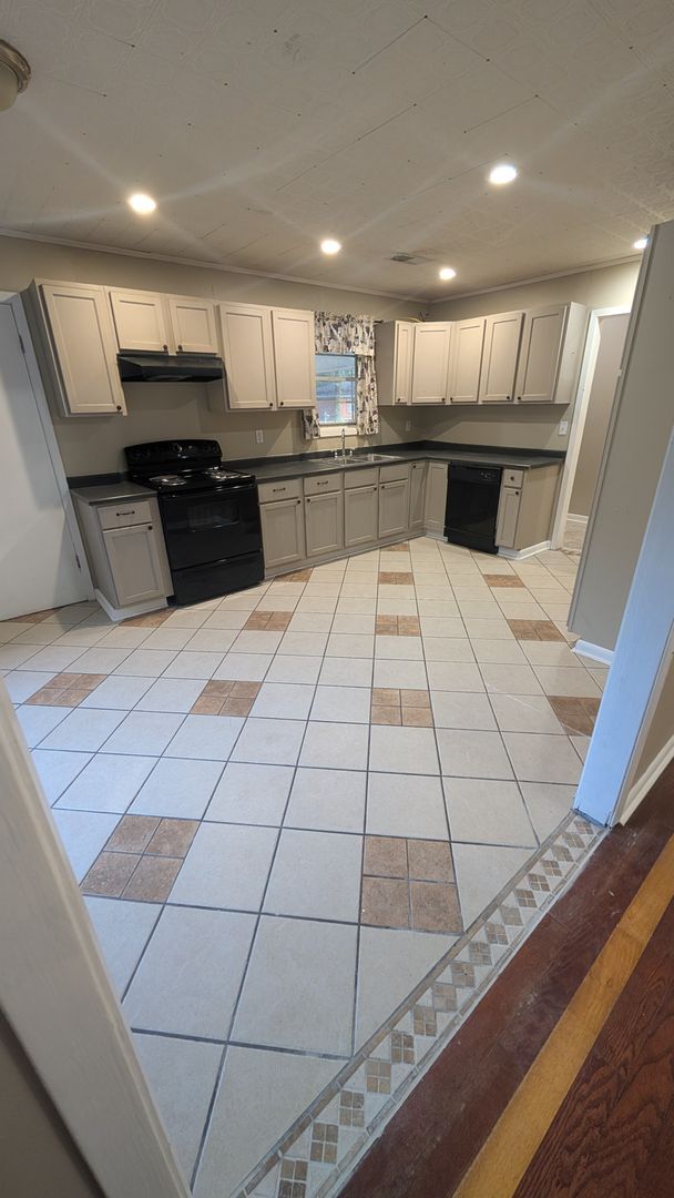 Building Photo - 3 bedroom home in Northside Terrace