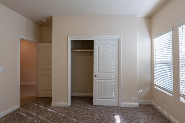 Foto del edificio - Two weeks free rent  "Spacious 4-Bedroom Haven with 2 Full Baths in Merced – Your Dream Home Awai...