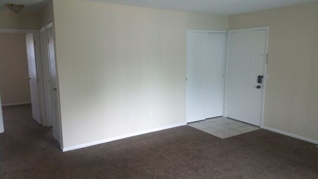 Building Photo - Large 2 bedroom apartment with central air.