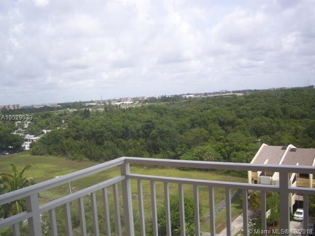 Foto del edificio - 2450 NE 135th St  802