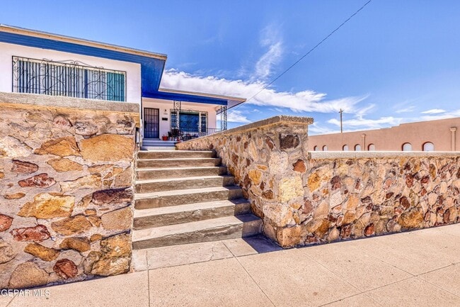Building Photo - 1300 Randolph Dr