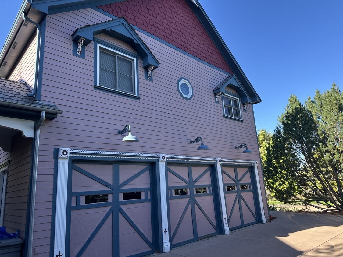 Primary Photo - Carriage House