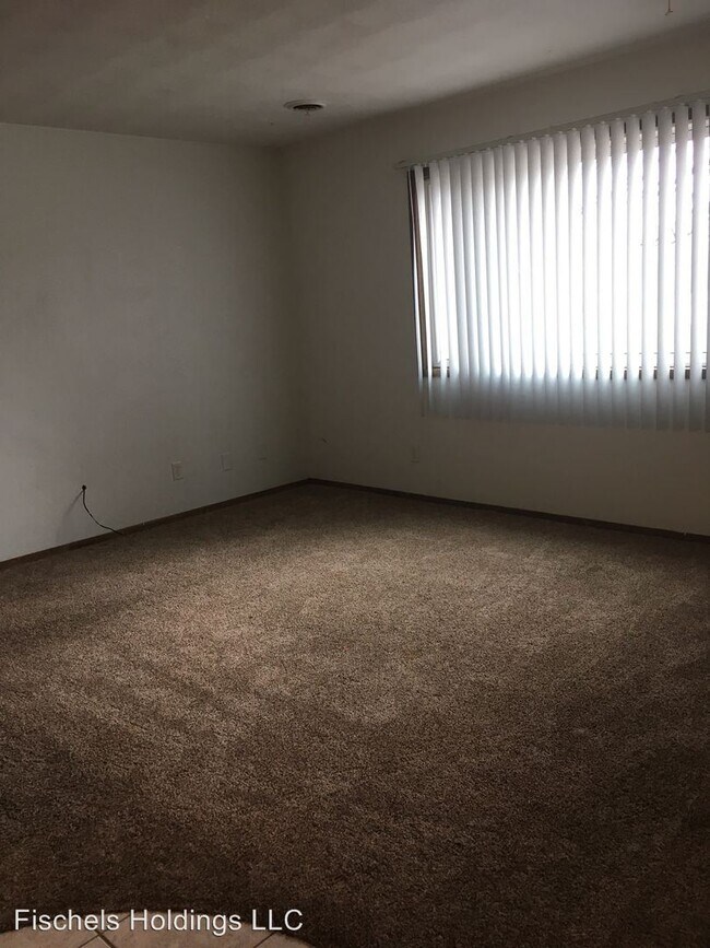 Building Photo - 115 1st St