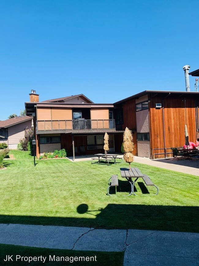 Building Photo - 1705 Alder Dr