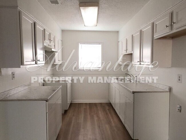 Building Photo - Cute house for rent in North Memphis