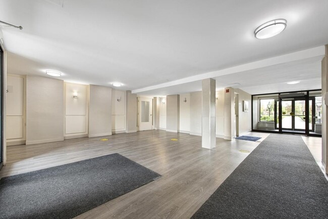Building Photo - 1450 Sheppard Ave W