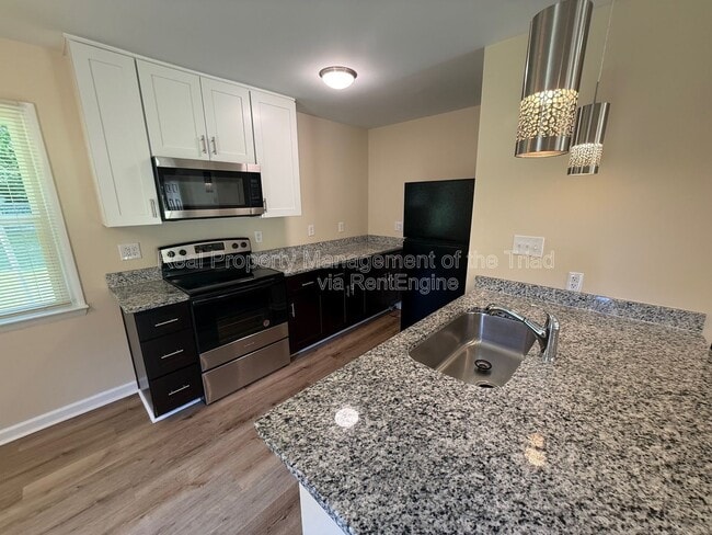 Foto del edificio - 5208 Larkspur Dr