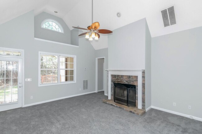 Building Photo - 4 Bedroom, 2 Bath Home in the Great Fairfi...